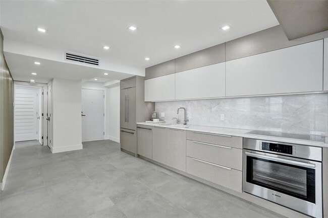 Building Photo - 209 N Fort Lauderdale Beach Blvd