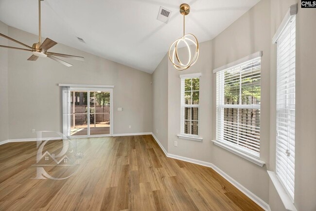 Building Photo - 161 Springhaven Dr