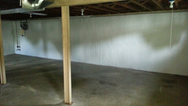 Building Photo - CIMING SOON! 2 B 1b Bellefontaine House For Rent
