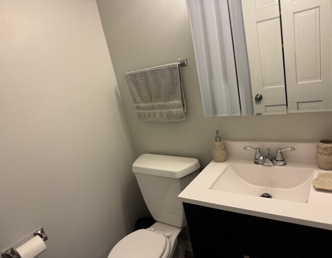 Building Photo - 362 Farmington Ln