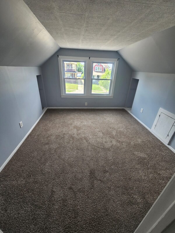 Building Photo - 8409 Rosewood Ave