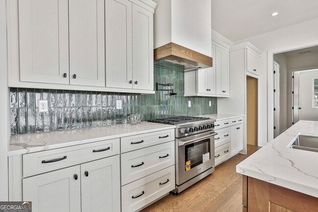 Building Photo - 940 Laurel Brooke Ave