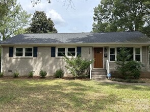 Building Photo - 1939 Sandhurst Dr