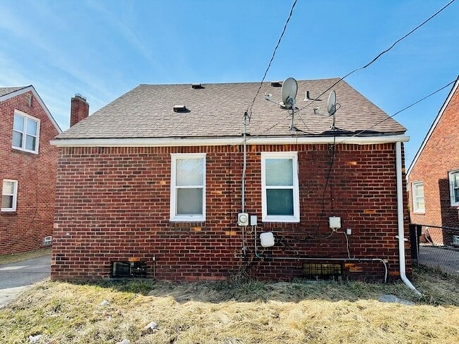 Building Photo - 15328 Kentfield St