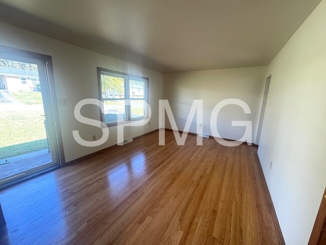 Building Photo - 3726 Rolling Hill Ave NW