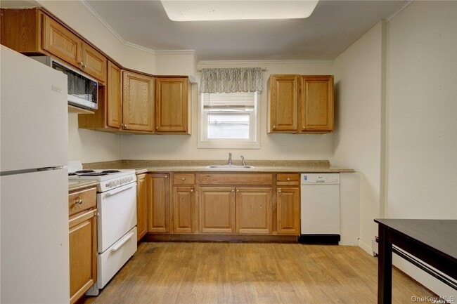 Building Photo - 52 Maryland Ave