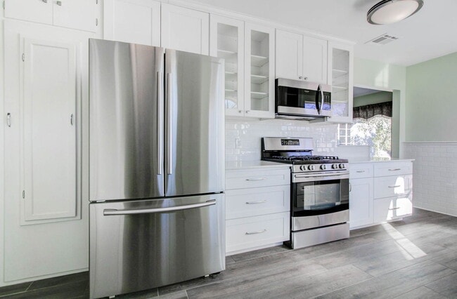 Building Photo - 1301 W Mulberry Dr