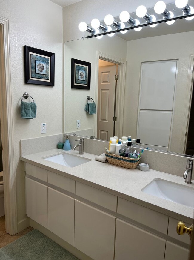 Building Photo - Charming 4 Bedroom Ridgeview Large Lot Home!