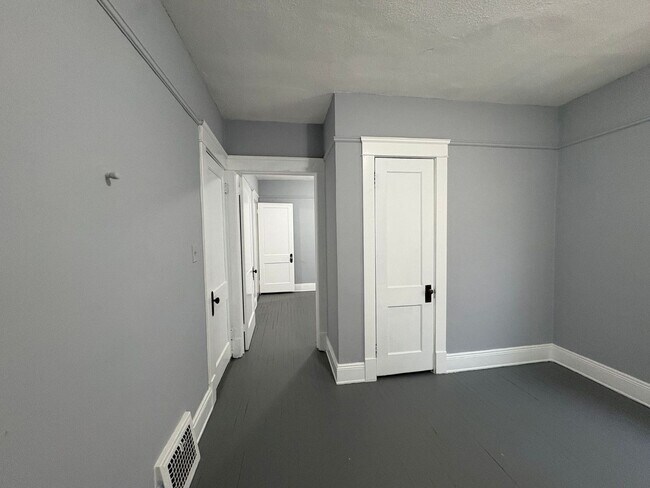 Building Photo - 15624 Halliday Ave