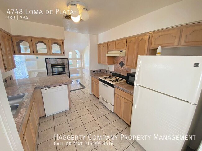 Building Photo - Northeast El Paso 3 Bed with Pool!