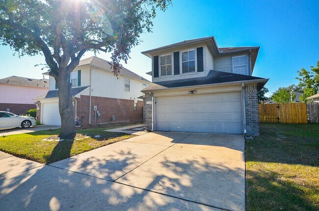 Building Photo - 17327 Davenway Dr