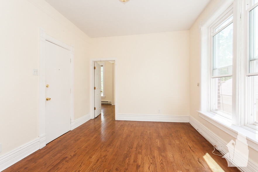 Building Photo - 1310 N Artesian Ave