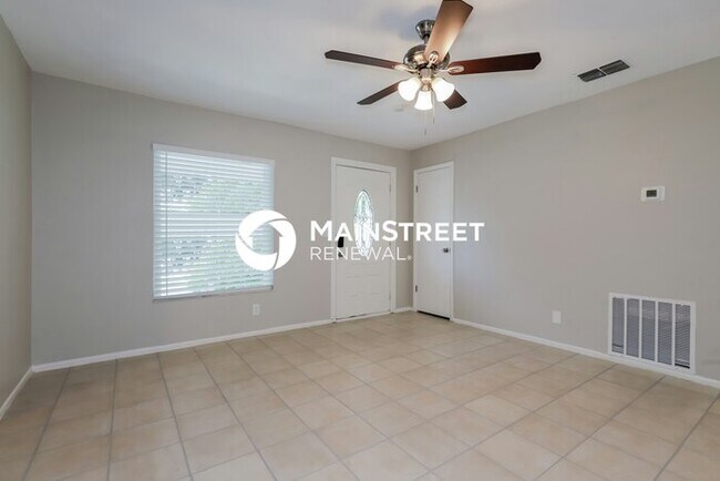 Building Photo - 3 Bedroom Pet-Friendly Home in Saint Petersburg, FL with Main Street Renewal