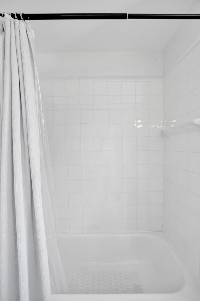 Building Photo - 16405 Diamond Head Dr