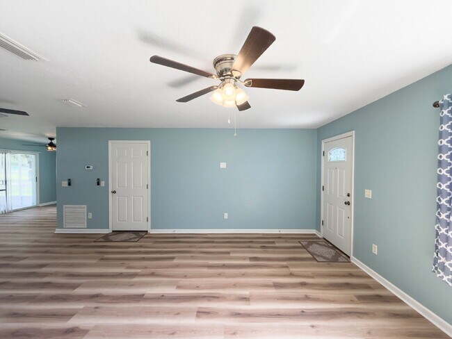 Building Photo - 3 Bed | 2 Bath | 1,200 Sq Ft Single-Family Home  RENT NOW WITH ZERO DEPOSIT on a 12-month lease!