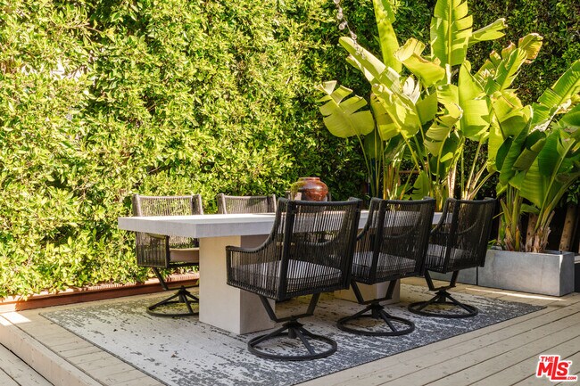 Building Photo - 1163 Nelrose Ave