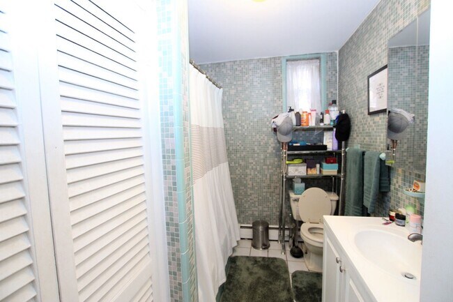 Building Photo - 2109 Spring Garden St