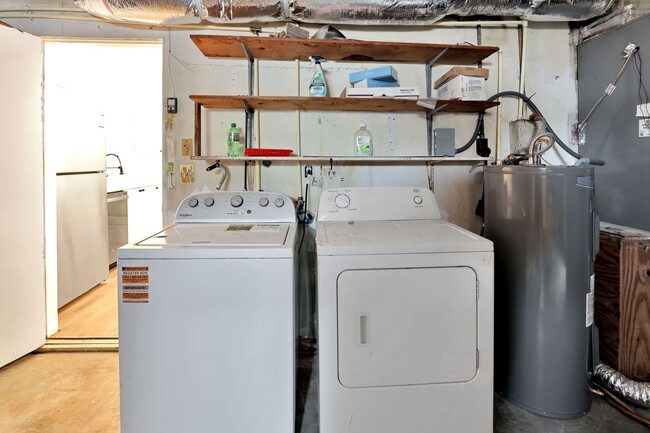Building Photo - 3BR Pet-Friendly Rental w/ Large Fenced Backyard & Screened-in Lanai