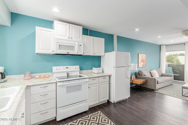 Building Photo - 4610 N 68th St