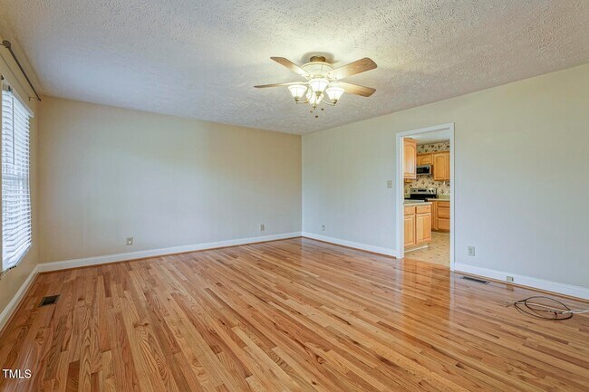 Building Photo - 4610 Linden Rd