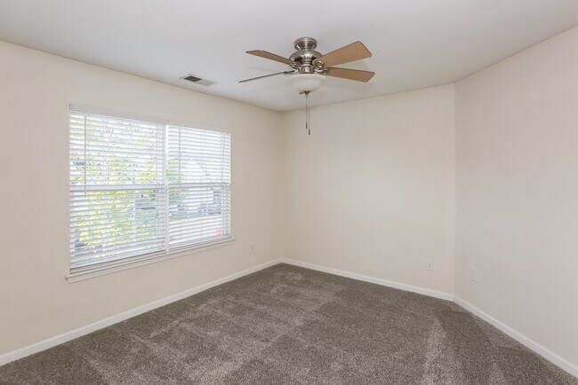 Building Photo - 6737 Sequoia Hills Dr