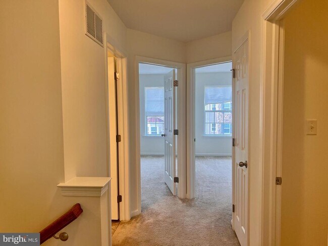 Building Photo - 654 Jacobsen Cir