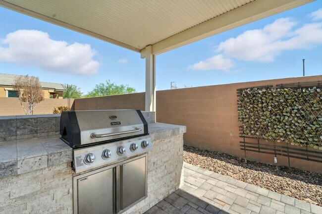 Building Photo - Stunning new build in Glendale, AZ!