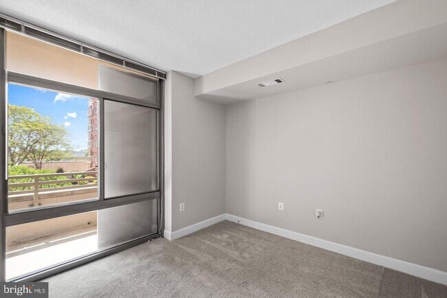 Building Photo - 3600 S Glebe Rd