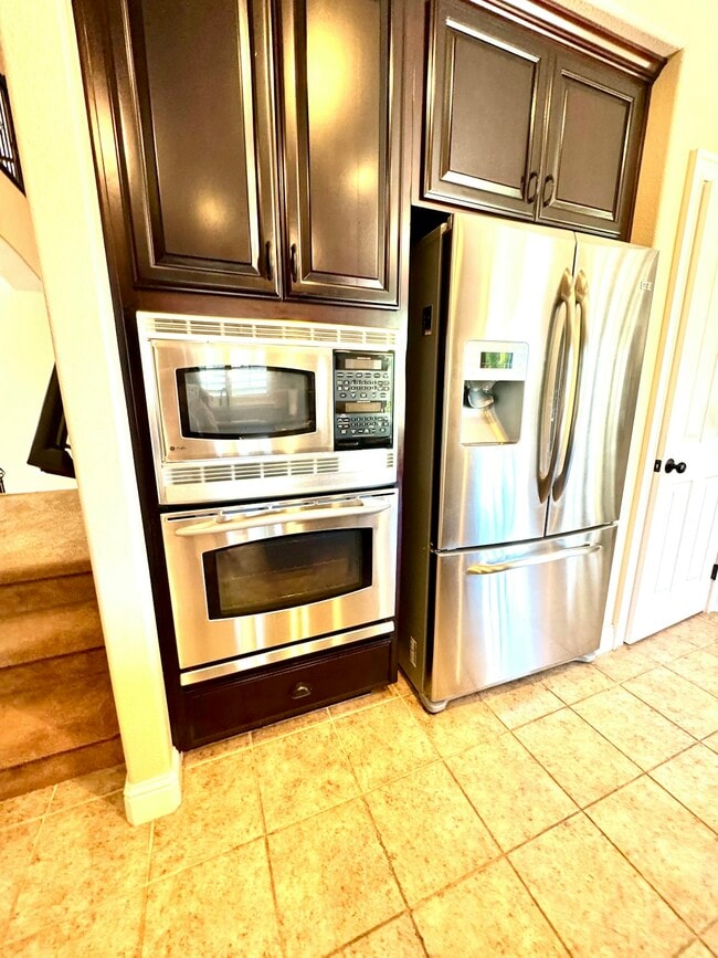 Building Photo - 1617 Baroness Way