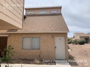 Building Photo - Loft Style Townhouse