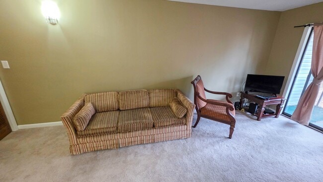 Building Photo - 500 Fairway Village Dr