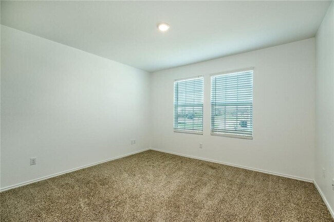 Building Photo - 1007 Wolseley Cv