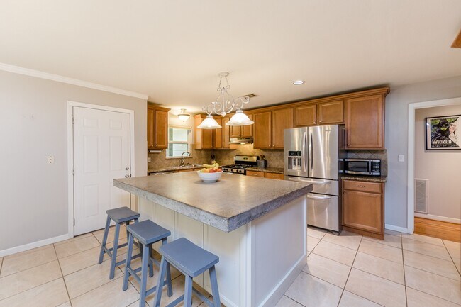 Building Photo - 8323 Lorrie Dr