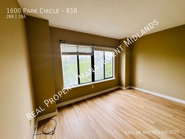 Building Photo - 1600 Park Cir