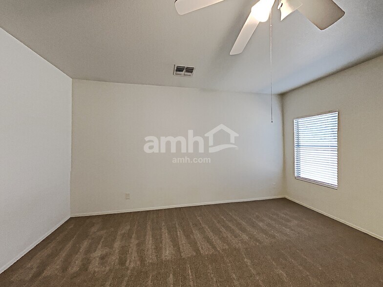 Building Photo - 1210 E Beth Dr