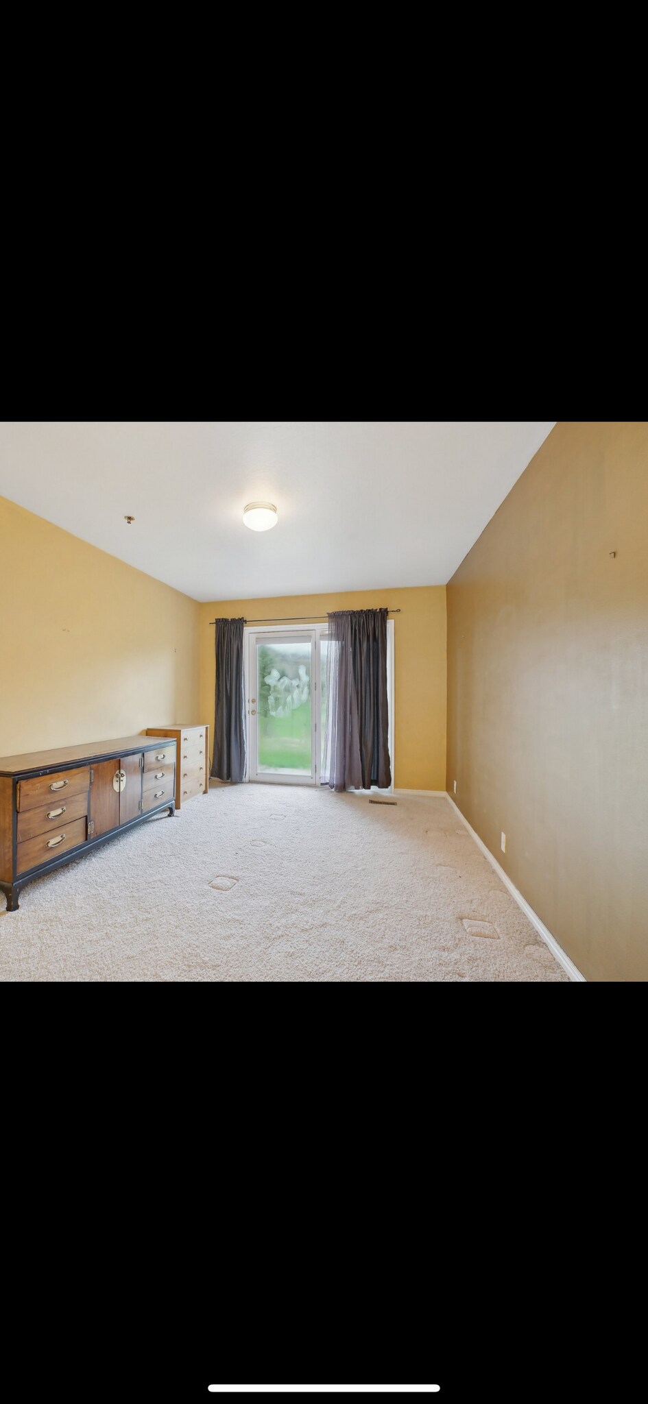 Building Photo - 984 Uri Ln