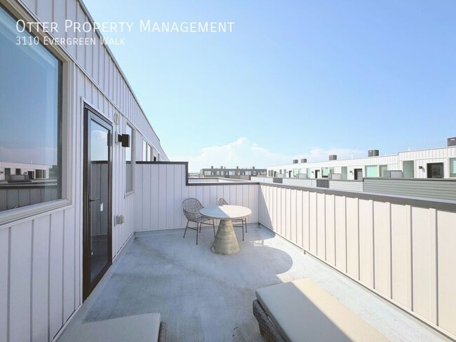 Building Photo - 3110 Evergreen Walk