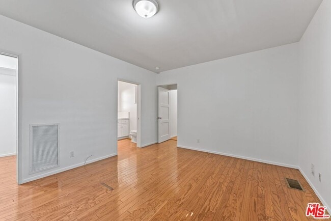 Building Photo - 125 Evergreen St