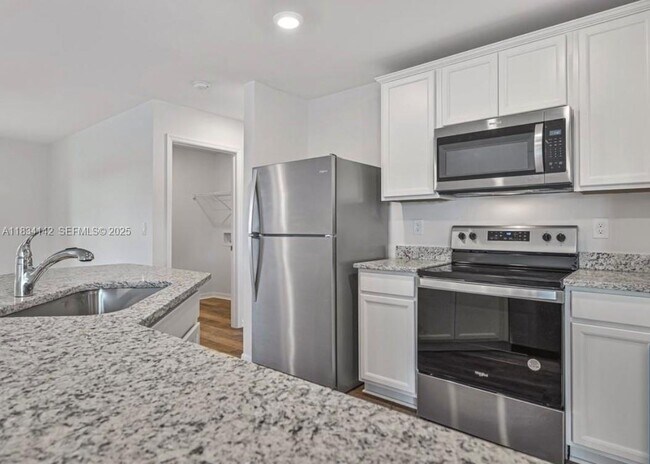 Building Photo - 861 Winwood Cir