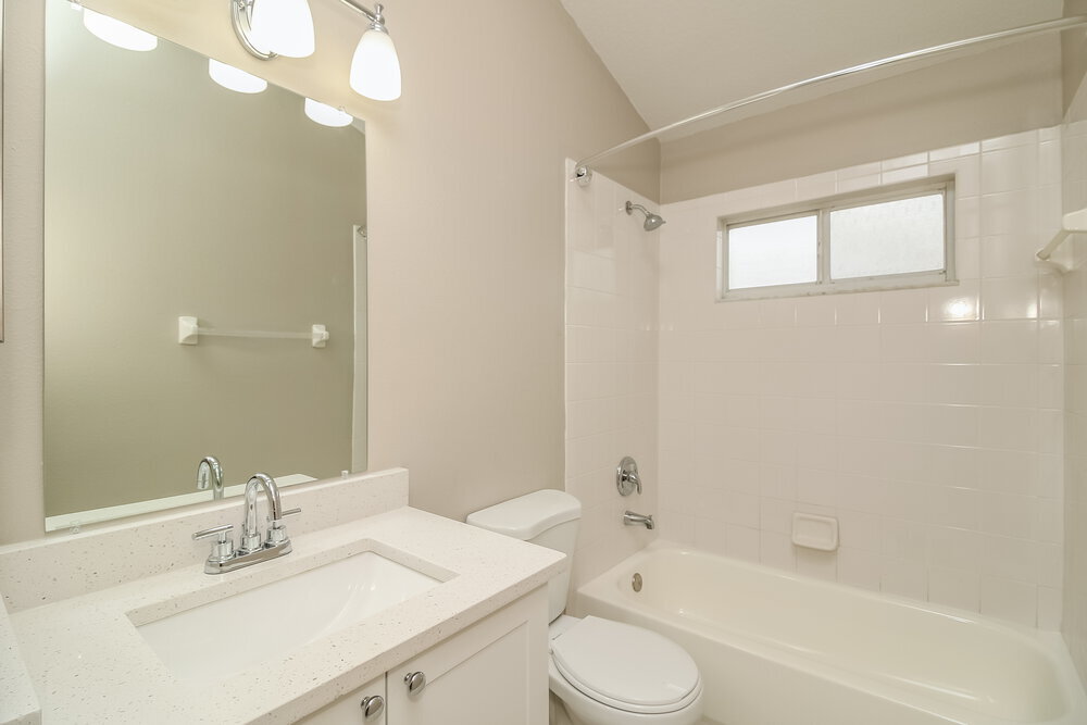 Building Photo - 1465 Lake Shore Ranch Dr