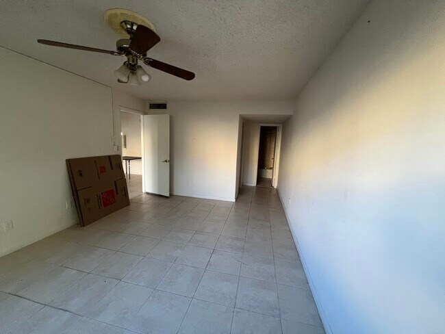 Building Photo - 2050 Oleander Blvd