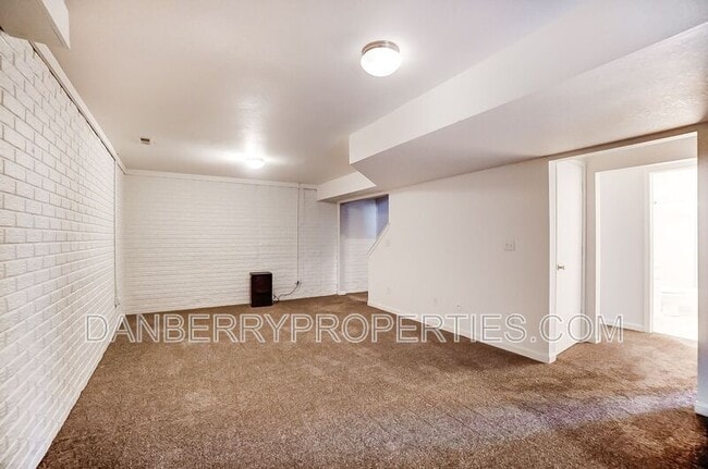 Building Photo - 3660 Willow Run Dr