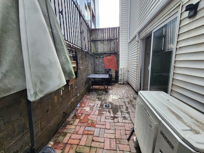 Building Photo - 308 W Wildey St