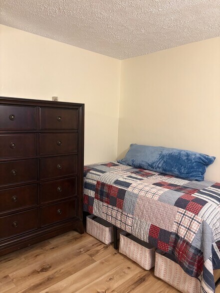 Building Photo - 149 Cutler Ave