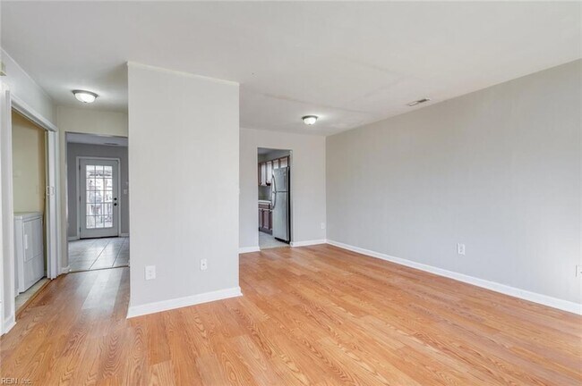 Building Photo - 436 Peregrine St