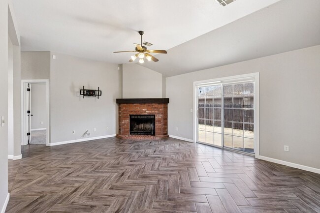 Building Photo - 824 Hunter Pl