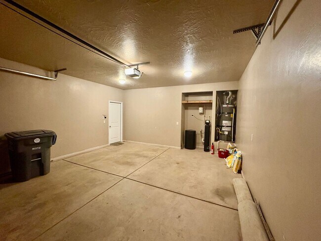 Building Photo - 520 N 2480 W