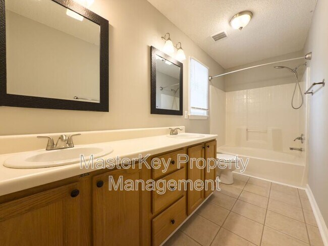 Building Photo - 5236 Knightsbridge Way