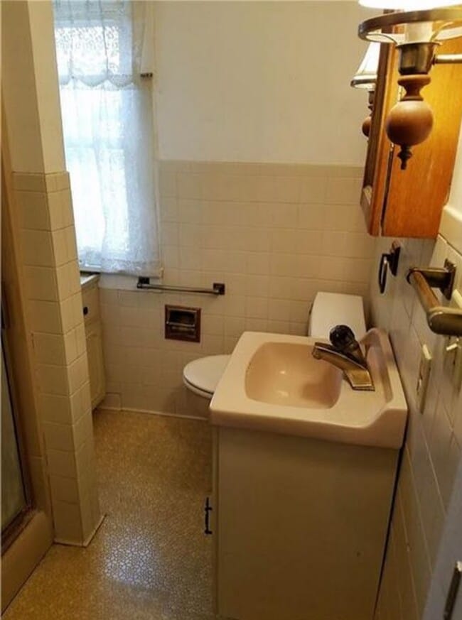 Building Photo - 432 Riehl St