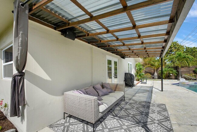 Building Photo - 702 Grove St